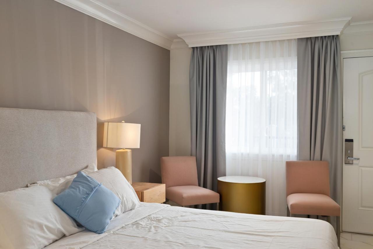 Hotel Huntington Duarte Buitenkant foto